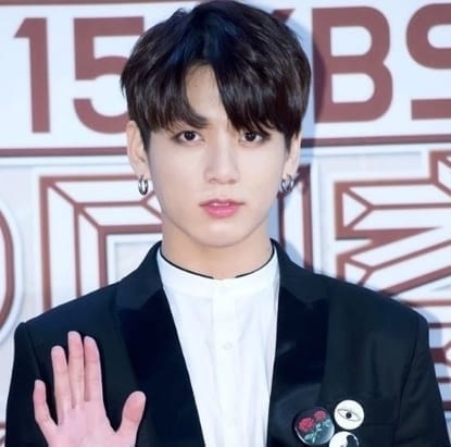 Who rocks black hair? (Kpop male edition) (Updated!)
