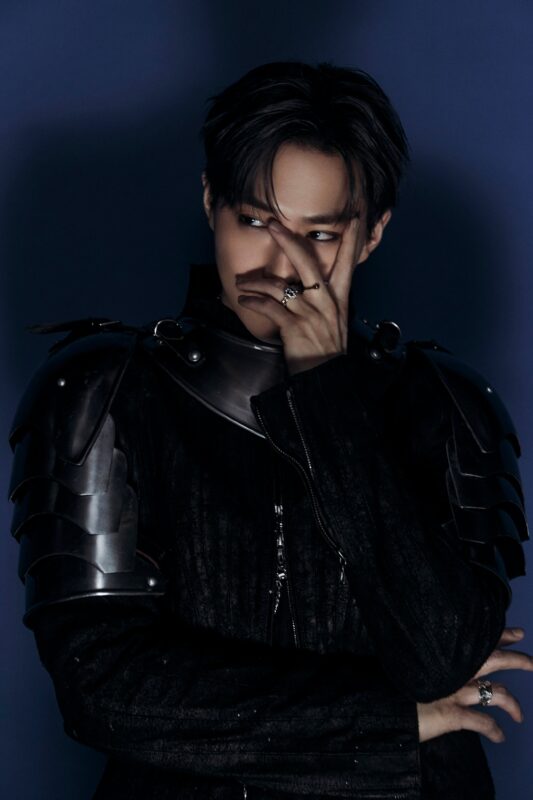 SUHO EXO REVERXE Crown Photo 1