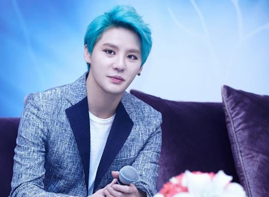 JYJ Junsu with blue hair