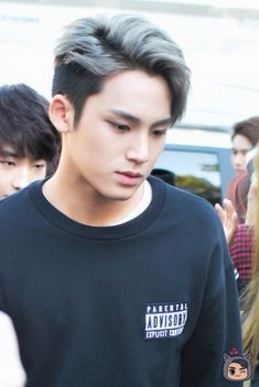 Mingyu with blue hair