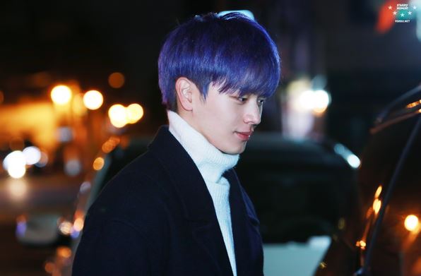 Sungjae with blue hair