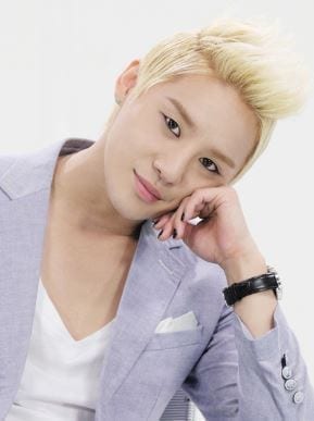 Junsu blonde hair