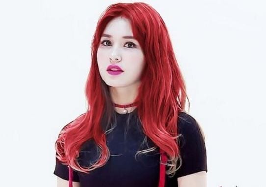 IOI Somi red hair