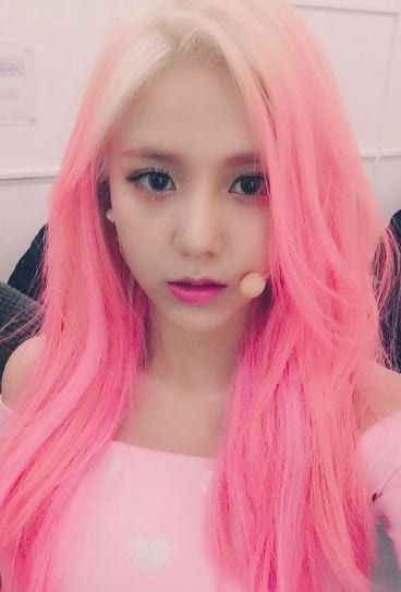 Hyejeong pink hair