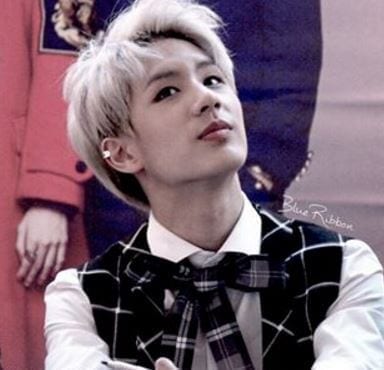 Minwoo blonde hair