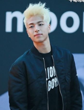 Junhoe blonde hair