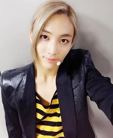 Jeonghan blonde hair