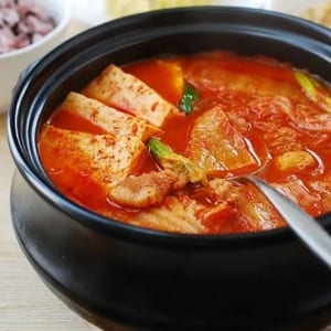 Kimchi jiigae (Kimchi stew)