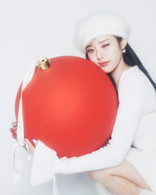 JIWON fromis_9 White Snow