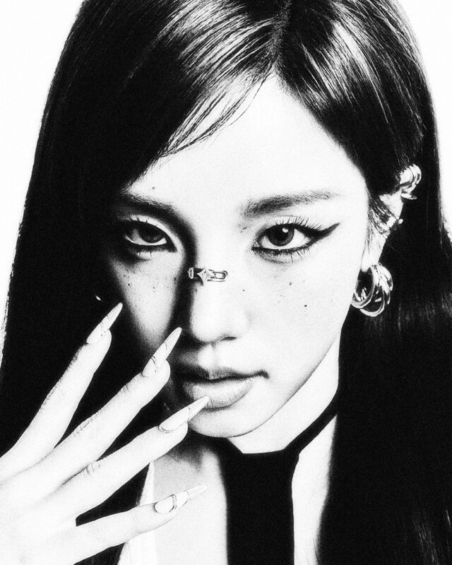 YUQI MONO CONCEPT PHOTO