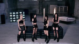 EVERGLOW CODE Group Photo