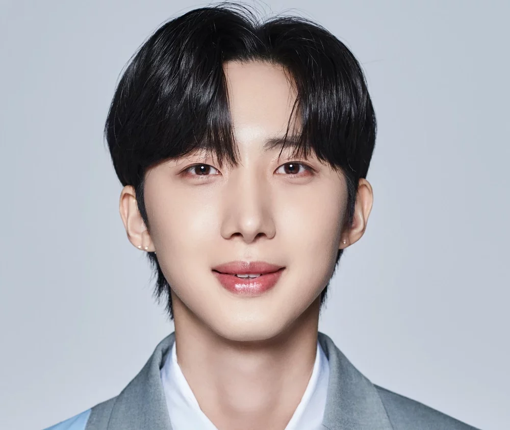 Lee Hoe Taek Pentagons Hui Profile Facts And Ideal Type Updated