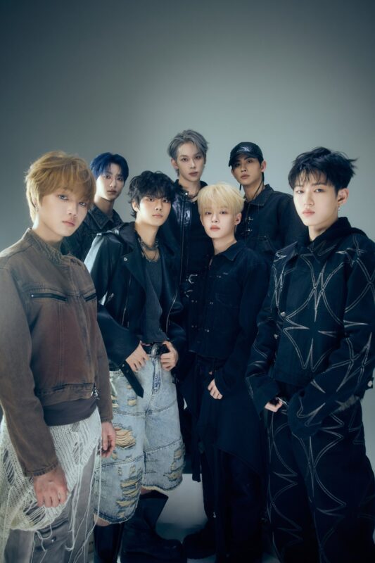 YOUNITE ‘INYUN Part.1’
OFFICIAL PHOTO IN ver.