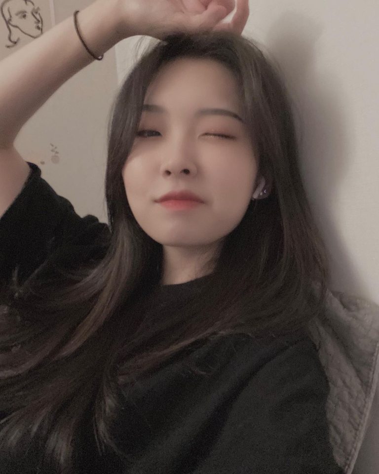 Poll: Who is the most beautiful (Female) Bassist in Korea? (Updated