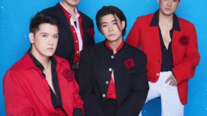 Press Hit Play Mi Amor Concept Photo