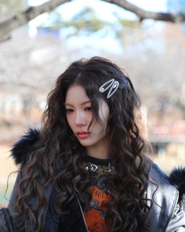 JIANA YOUNG POSSE VISA Photo