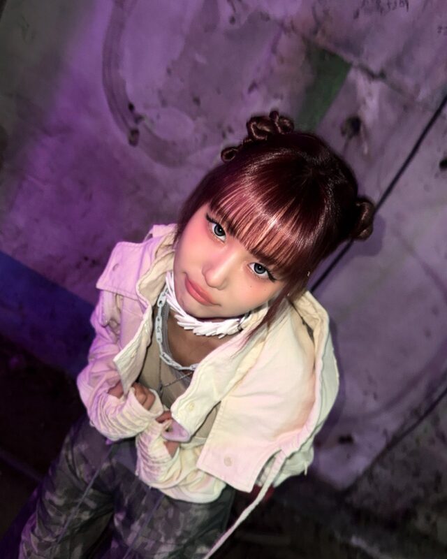 JIEUN YOUNG POSSE VISA Photo