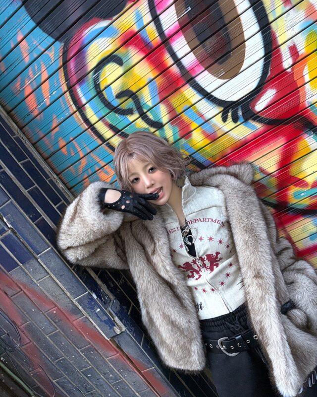 SUNHYE YOUNG POSSE VISA Photo