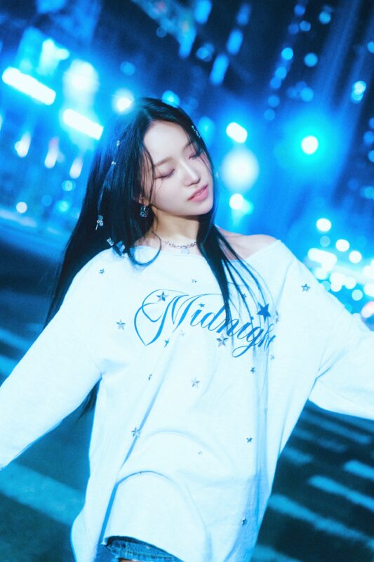 JINYUL Queenz Eye PRISM EP.02 Concept Photo