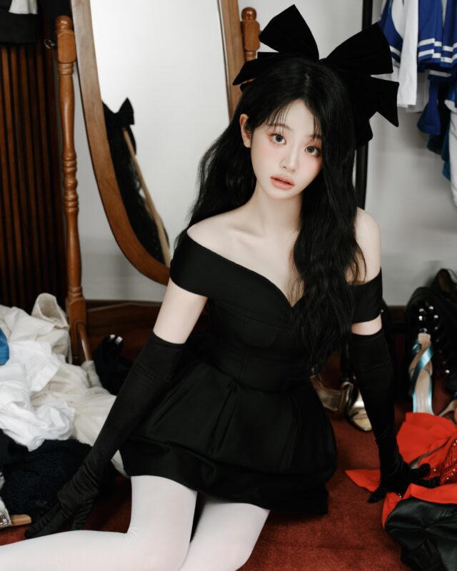 Chodan QWER CEREMONY Graduation Concept Photo