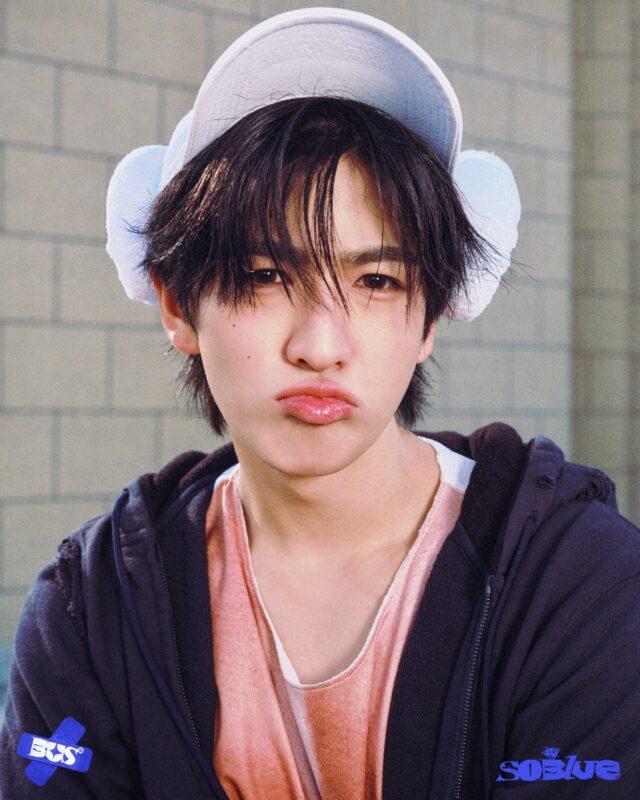 JINWOOK BUS So Blue Photo