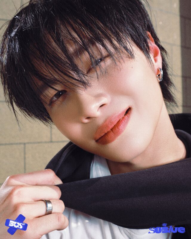 JUNGT BUS So Blue Photo