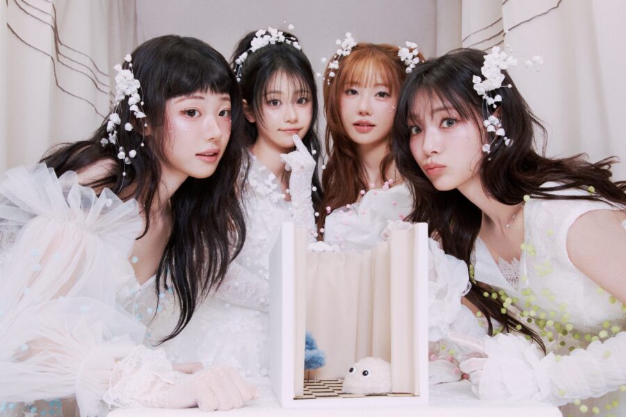 QWER CEREMONY Unbalance Concept Photo