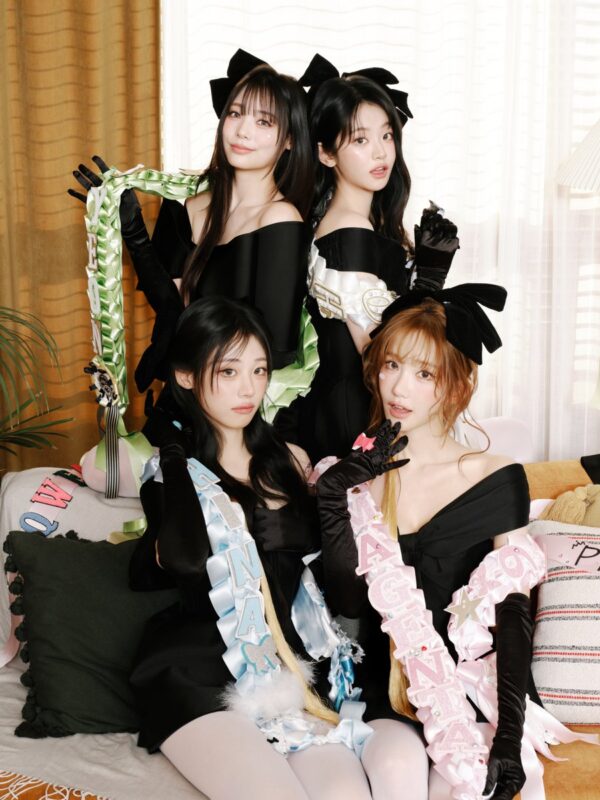 QWER CEREMONY Graduation Concept Photo