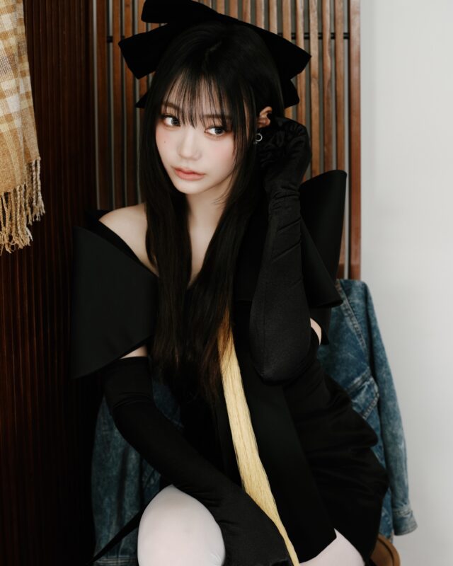 Siyeon QWER CEREMONY Graduation Concept Photo