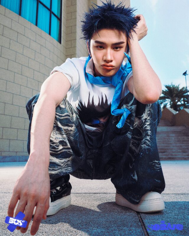 THAI BUS So Blue Photo