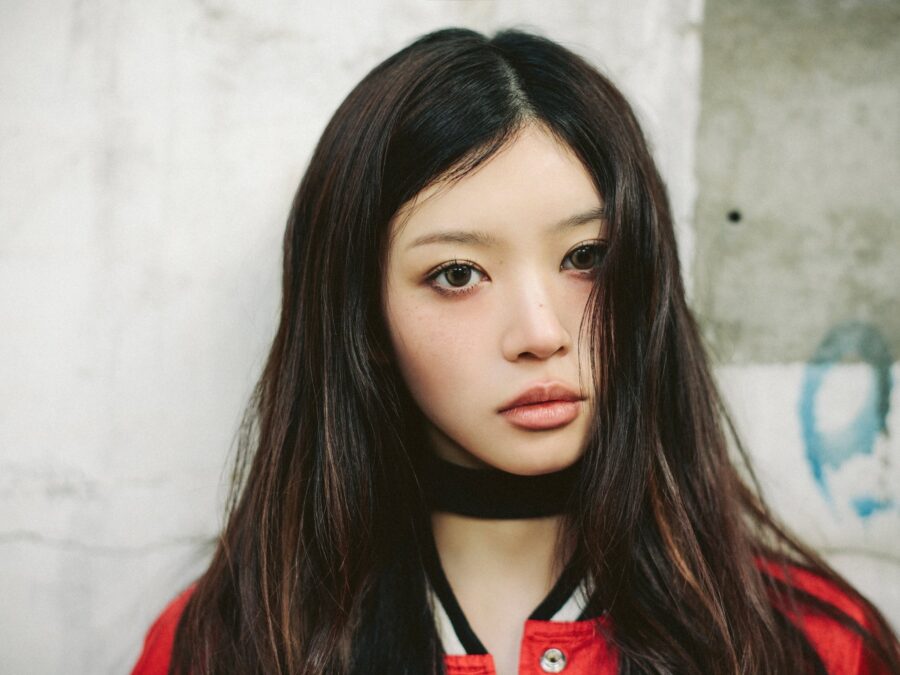 MOKA ILLIT ‘MAMIHLAPINATAPAI’ Concept Photo FREE RIDER