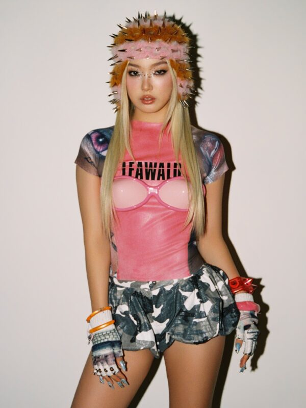 YOONCHAE KATSEYE PINKY UP Photo 3