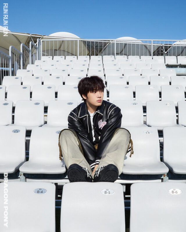 Sunghyun Dragon Pony RUN RUN RUN Photo Stands