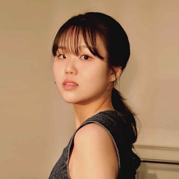 Yoon Yeojin Korean singer