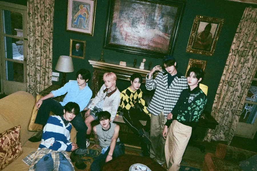 CLOSE YOUR EYES Kpop group