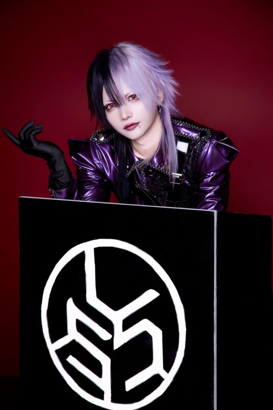 HIRO LYS BLACK New Visual Photo