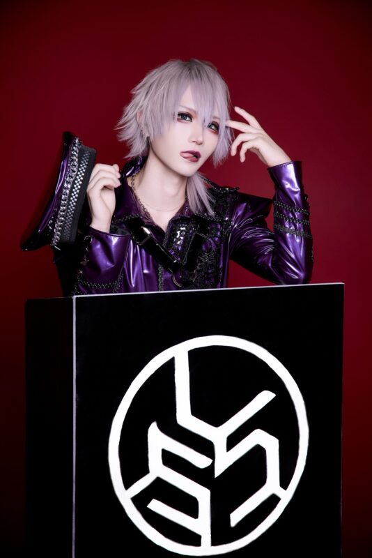 Lar LYS BLACK New Visual Photo