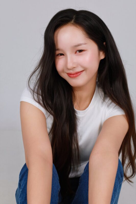 Enny, a member of the K-pop group NAVILLERA.