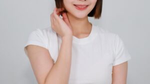 Saya, a member of the K-pop group NAVILLERA.