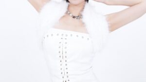 Saya, a member of the K-pop group NAVILLERA, has released a concept photo for "Friday Night."
