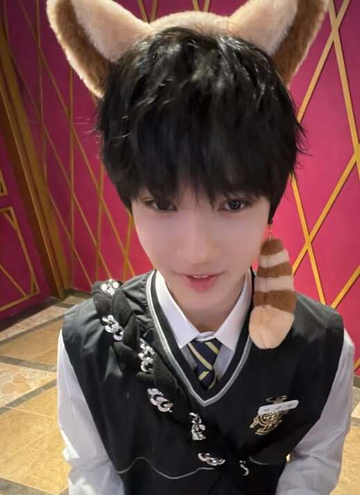 Lee Seungwoo OUIBOYS