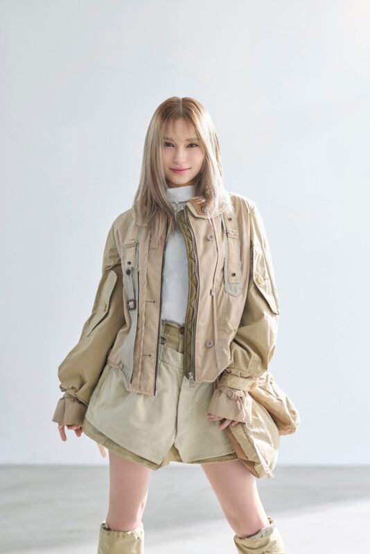 Emi Bi-ray LET YOU GO Photo