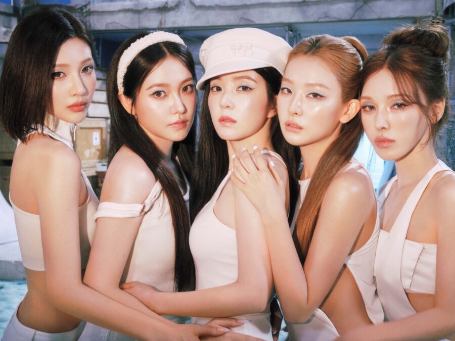 Red Velvet Velvet Summer Surfin' Boy MV Image